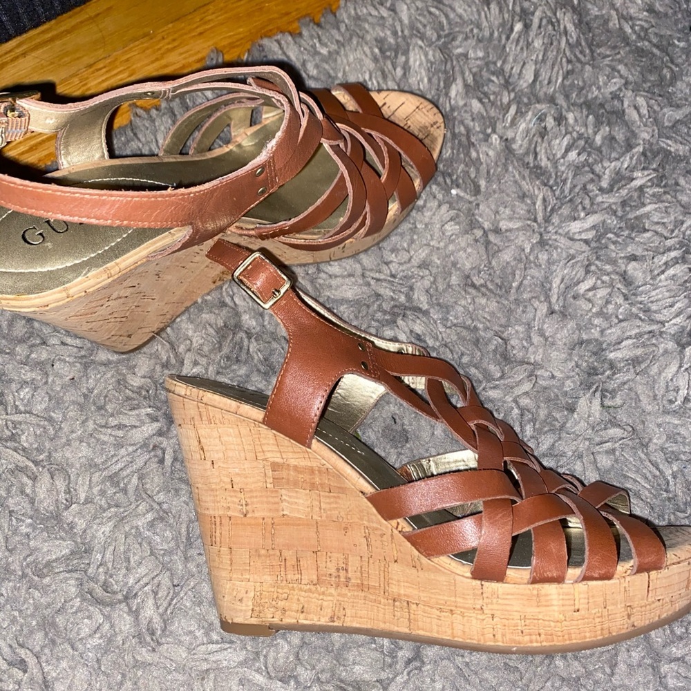 ✨GUESS Wedges✨ - Picture 3 of 4